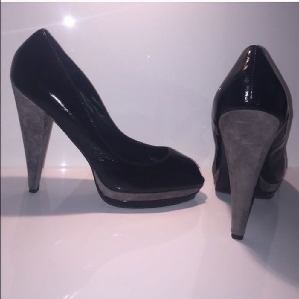 Kenneth Cole Peep toe Pumps